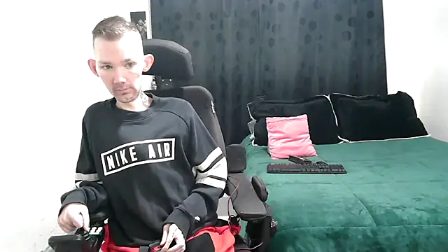 Sophia and Thomas online show from March 3, 2025, 9:45 am