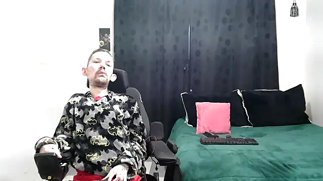 Sophia and Thomas online show from March 18, 2025, 10:17 am