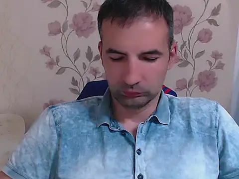 Snapshot of Leo_1617 chatting on June 1, 2026, 8:19 pm Leo 1617 online show from June 1, 2026, 8:19 pm