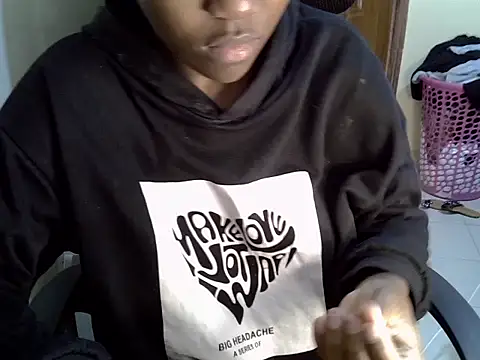 Snapshot of Caryyyl chatting on April 12, 2026, 8:17 am Caryyyl online show from April 12, 2026, 8:17 am