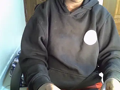 Snapshot of Caryyyl chatting on March 8, 2026, 10:18 am Caryyyl online show from March 8, 2026, 10:18 am