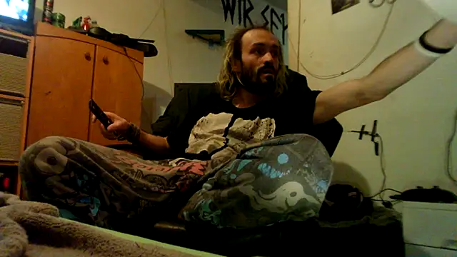 Snapshot of harterdome chatting on December 3, 2025, 10:42 pm harterdome online show from December 3, 2025, 10:42 pm