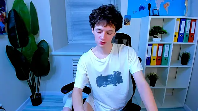 Snapshot of LukeSweet chatting on January 19, 2026, 11:14 am LukeSweet online show from January 19, 2026, 11:14 am