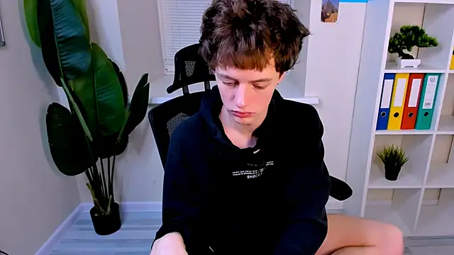 Snapshot of LukeSweet chatting on January 14, 2026, 10:52 am LukeSweet online show from January 14, 2026, 10:52 am