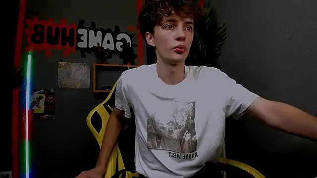 Snapshot of LukeSweet chatting on December 2, 2025, 10:50 am LukeSweet online show from December 2, 2025, 10:50 am