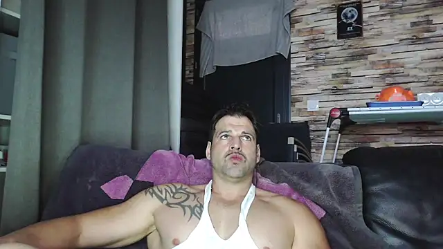 XxBigboybandxX online show from November 14, 2025, 7:23 am