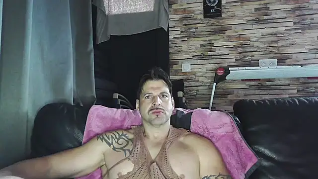 XxBigboybandxX online show from December 15, 2025, 9:37 am