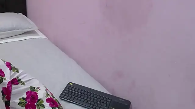 Snapshot of karolinee_66_ chatting on January 14, 2026, 7:17 pm karolinee 66 online show from January 14, 2026, 7:17 pm