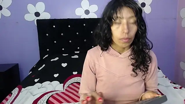 Snapshot of karolinee_66_ chatting on February 27, 2026, 4:23 am karolinee 66 online show from February 27, 2026, 4:23 am