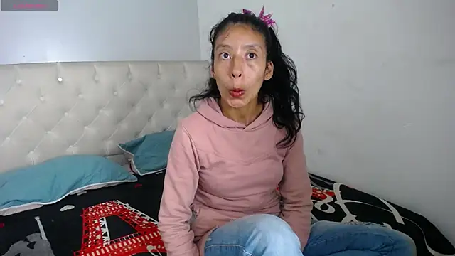 Snapshot of karolinee_66_ chatting on December 20, 2024, 3:25 am karolinee 66 online show from December 20, 2024, 3:25 am