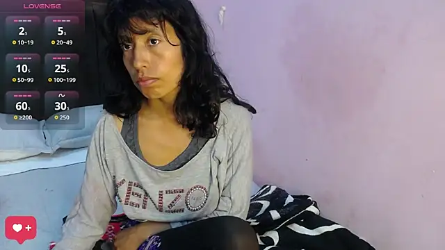 Snapshot of karolinee_66_ chatting on January 5, 2026, 5:27 pm karolinee 66 online show from January 5, 2026, 5:27 pm