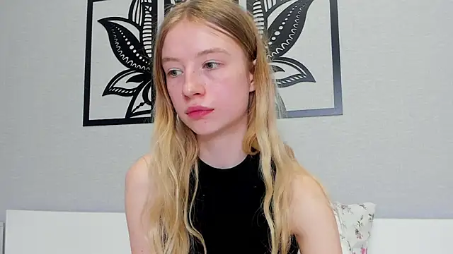 minidivaa  online show from February 5, 2025, 5:31 pm