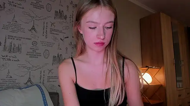 minidivaa  online show from November 4, 2025, 8:56 pm