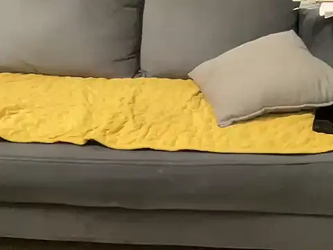 4small4inchlol online show from November 28, 2025, 8:42 pm