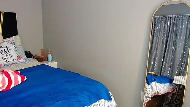 Snapshot of MissBigNipples chatting on November 18, 2025, 2:05 am MissBigNipples online show from November 18, 2025, 2:05 am