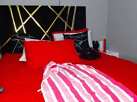 Snapshot of MissBigNipples chatting on November 21, 2025, 5:34 pm MissBigNipples online show from November 21, 2025, 5:34 pm