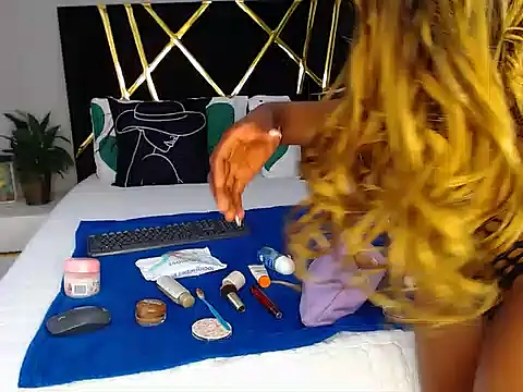 Snapshot of MissBigNipples chatting on November 1, 2025, 5:03 am MissBigNipples online show from November 1, 2025, 5:03 am