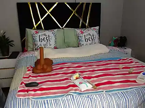 Snapshot of MissBigNipples chatting on October 13, 2025, 2:02 am MissBigNipples online show from October 13, 2025, 2:02 am