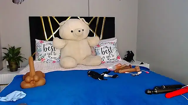 Snapshot of MissBigNipples chatting on November 17, 2025, 2:04 am MissBigNipples online show from November 17, 2025, 2:04 am