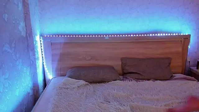 emma77  online show from March 7, 2025, 9:59 pm