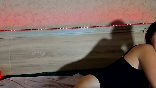 emma77  online show from November 23, 2025, 9:03 pm