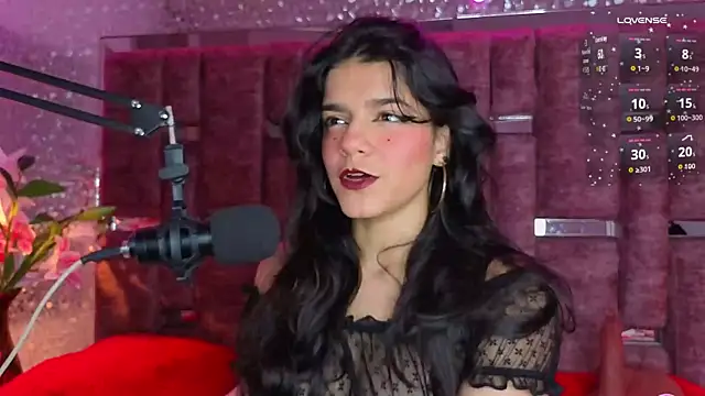 Snapshot of ValerieKay_ chatting on September 18, 2025, 9:29 pm ValerieKay online show from September 18, 2025, 9:29 pm