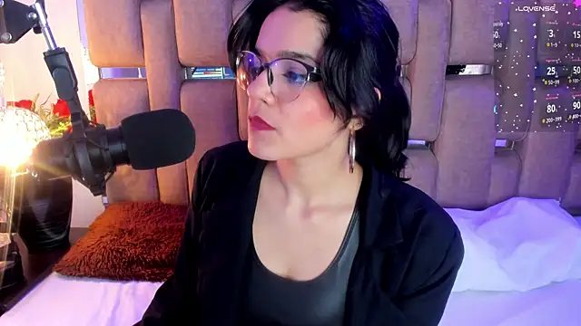 Snapshot of ValerieKay_ chatting on March 8, 2025, 3:45 pm ValerieKay online show from March 8, 2025, 3:45 pm