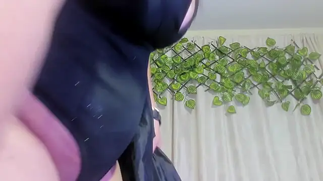 Snapshot of Rachel_Dubois chatting on October 31, 2025, 1:02 am Rachel Dubois online show from October 31, 2025, 1:02 am