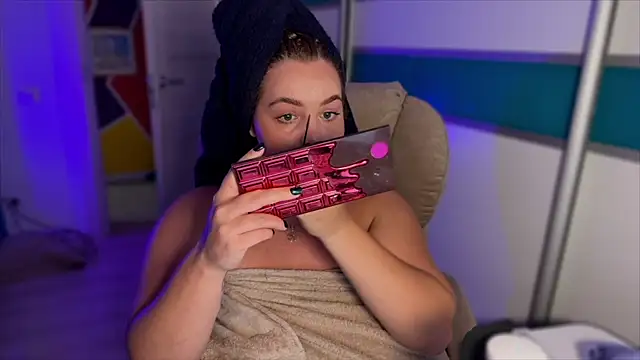 courteous raspberrry online show from September 23, 2025, 12:56 pm