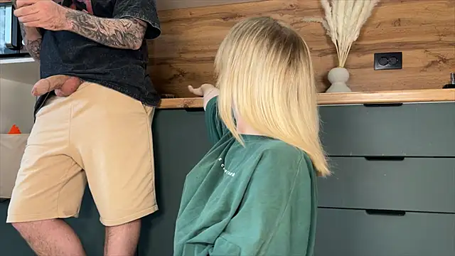 Snapshot of Adelovenick chatting on April 1, 2026, 10:38 am Adelovenick online show from April 1, 2026, 10:38 am