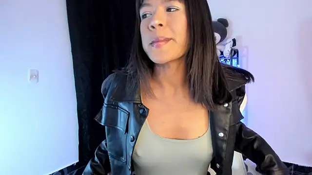 meganthompsonn22 online show from January 13, 2026, 4:27 am