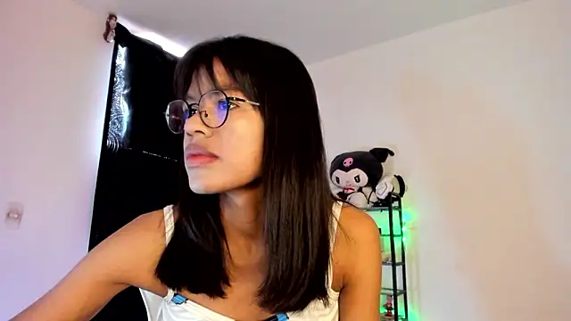 meganthompsonn22 online show from March 13, 2026, 1:16 pm