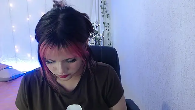 mixie cute online show from January 6, 2025, 10:15 pm