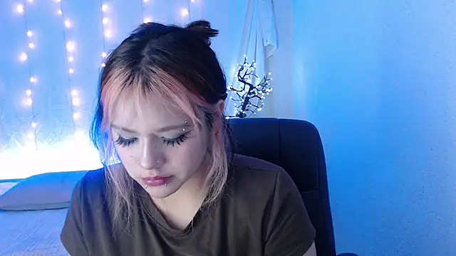 mixie cute online show from December 3, 2024, 10:56 pm