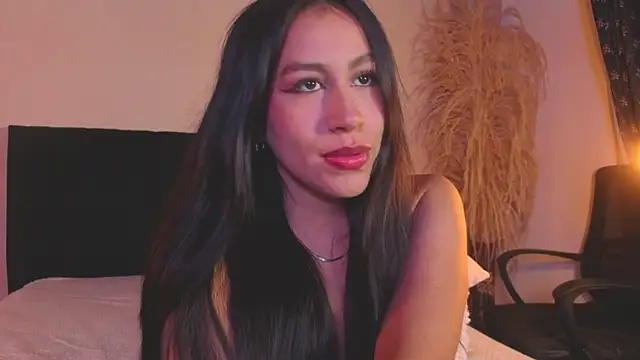 Snapshot of EmiGomez_ chatting on July 5, 2026, 4:19 am EmiGomez online show from July 5, 2026, 4:19 am