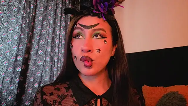 EmiGomez  online show from October 25, 2025, 8:09 pm