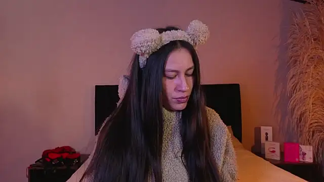 Snapshot of EmiGomez_ chatting on June 29, 2026, 3:02 am EmiGomez online show from June 29, 2026, 3:02 am