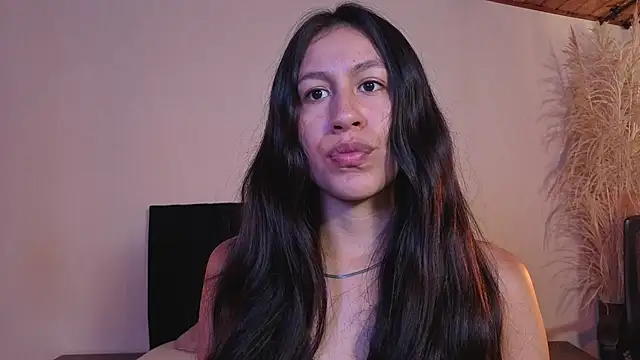 Snapshot of EmiGomez_ chatting on April 30, 2026, 2:02 pm EmiGomez online show from April 30, 2026, 2:02 pm
