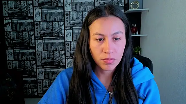 Snapshot of EmiGomez_ chatting on July 6, 2026, 2:51 am EmiGomez online show from July 6, 2026, 2:51 am