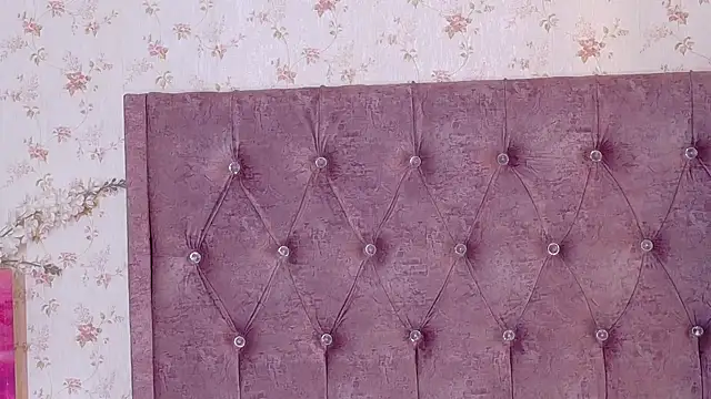 AvrillThomas online show from December 17, 2025, 6:46 pm