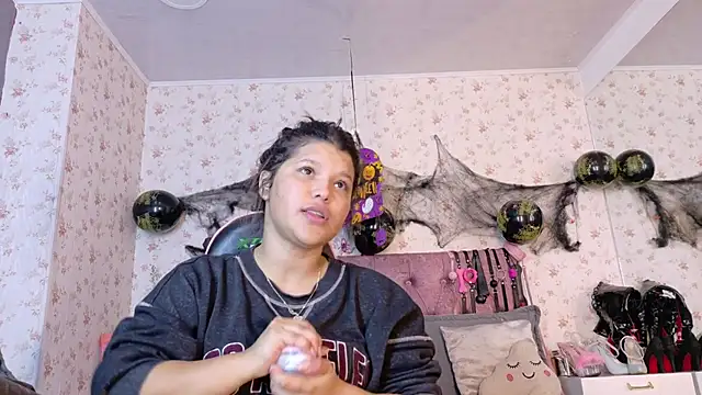 AvrillThomas online show from October 23, 2025, 3:32 pm