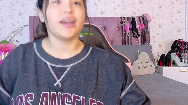 AvrillThomas online show from November 14, 2025, 5:05 pm