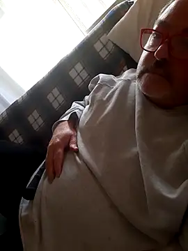 Snapshot of bluangelo chatting on May 2, 2026, 10:31 am bluangelo online show from May 2, 2026, 10:31 am