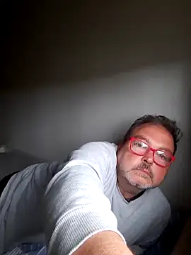 Snapshot of bluangelo chatting on May 1, 2026, 10:53 am bluangelo online show from May 1, 2026, 10:53 am