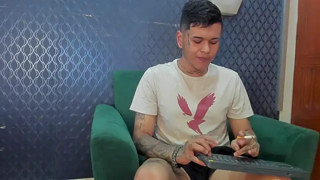 Snapshot of jamesinked_ chatting on October 6, 2025, 5:35 pm jamesinked online show from October 6, 2025, 5:35 pm