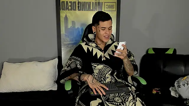 Snapshot of jamesinked_ chatting on March 19, 2025, 12:48 am jamesinked online show from March 19, 2025, 12:48 am