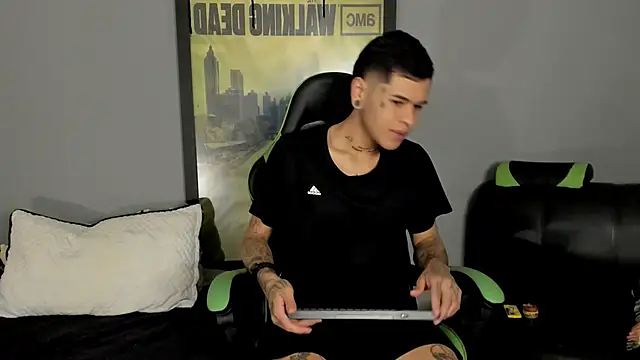 Snapshot of jamesinked_ chatting on March 13, 2025, 8:22 pm jamesinked online show from March 13, 2025, 8:22 pm