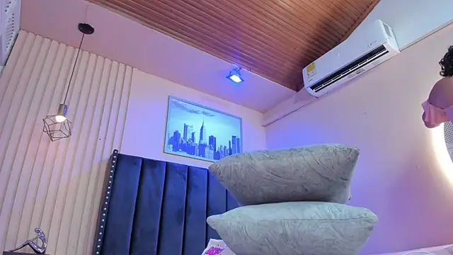 viiolett lee online show from March 25, 2026, 8:19 pm