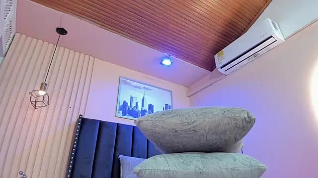 viiolett lee online show from February 3, 2026, 7:52 pm