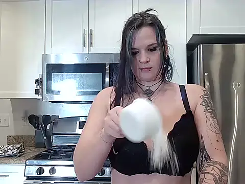 Snapshot of CherryWilde chatting on January 15, 2026, 4:10 pm CherryWilde online show from January 15, 2026, 4:10 pm